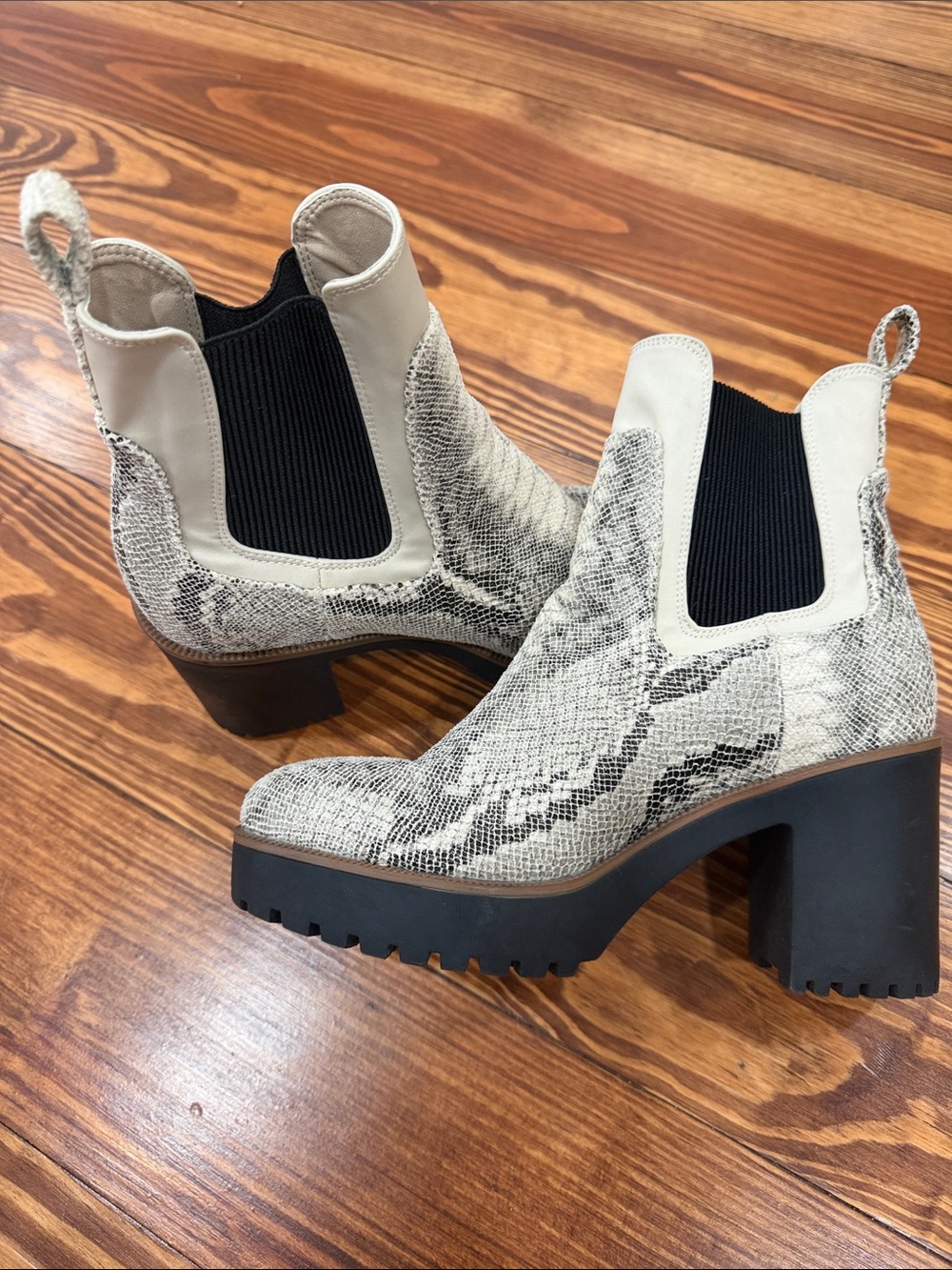 Chinese Laundry Cream & Black Snake-Print Chunky Heel Chelsea Boots